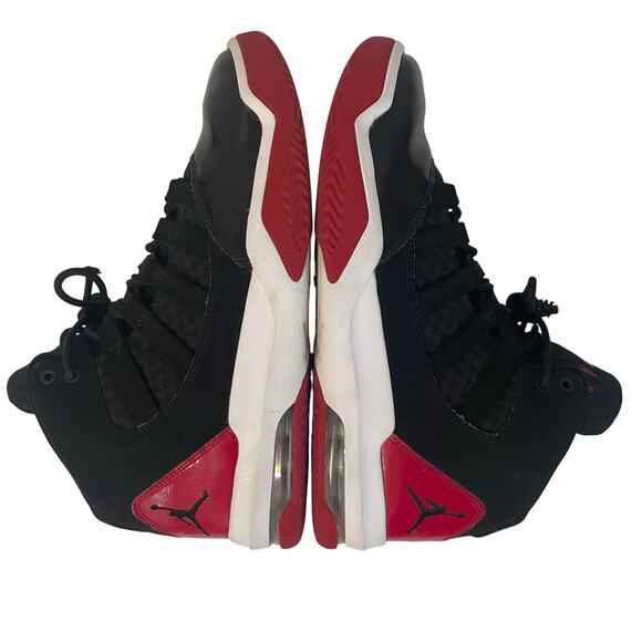 Air Jordan Men’s Max Aura Athletic Shoes AQ9084-006 sz 8 Classic Black Red White main image 4